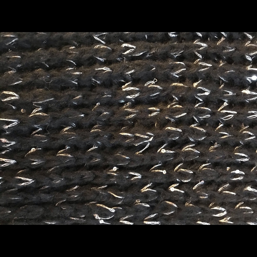 Express wrap scarf in black and silver
